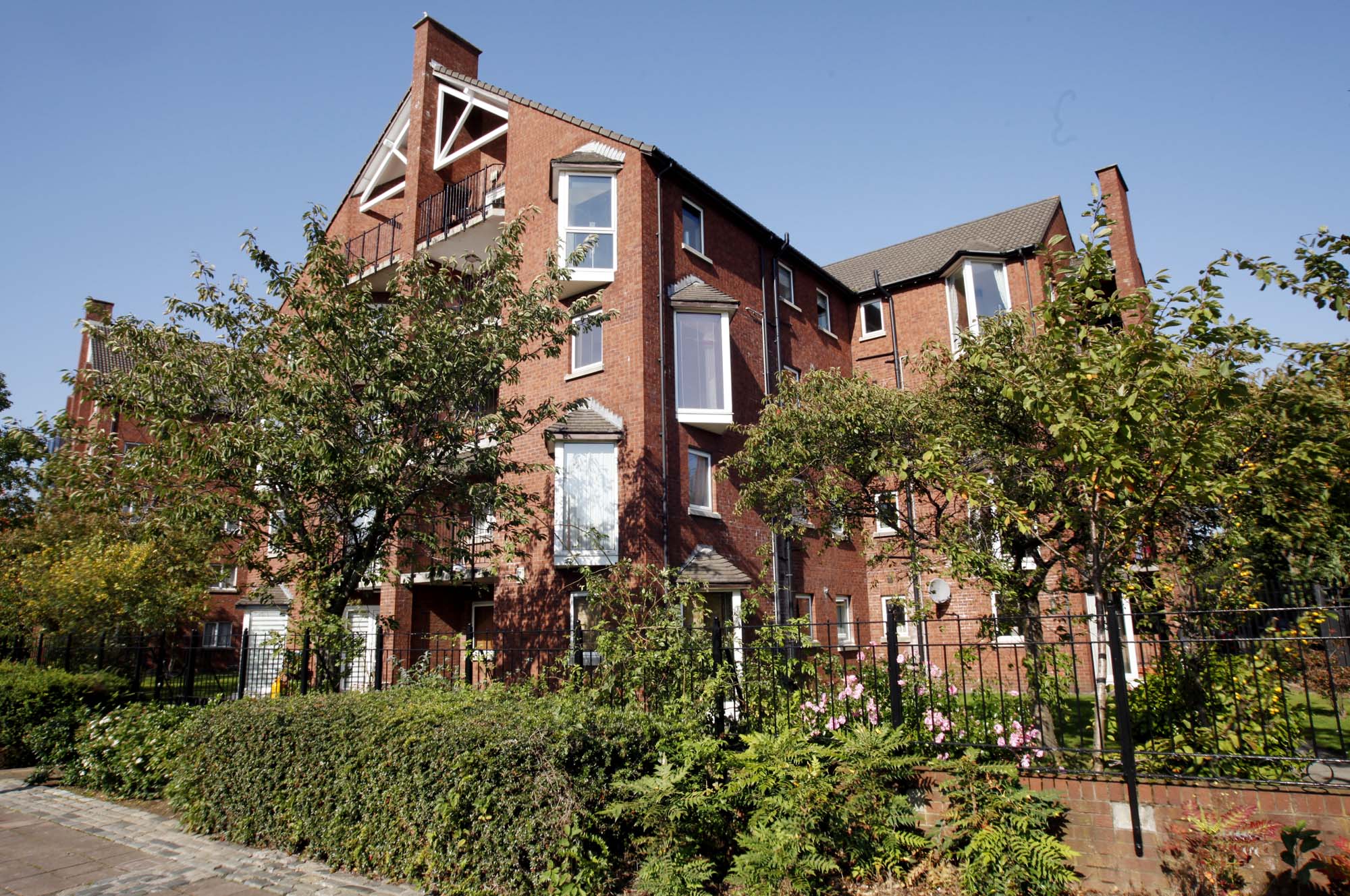 Laganview Court beside the River Lagan